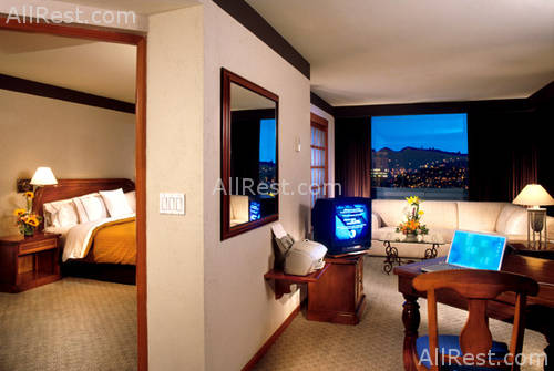 Sheraton Suites Santa Fe 4